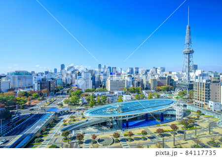 名古屋市　オアシス21と名古屋テレビ塔　栄の街並み 84117735