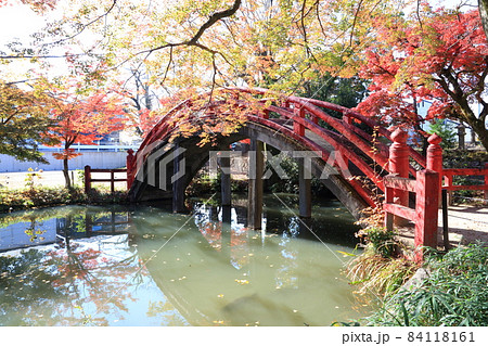 紅葉赤い橋4 84118161