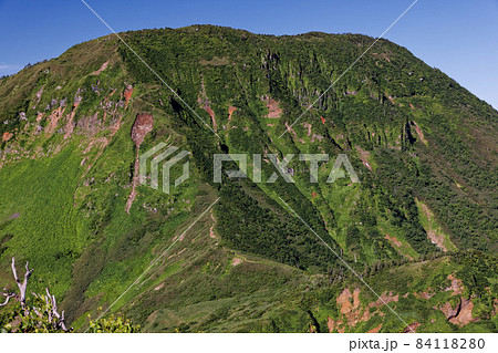 神楽ノ峰から見る夏の苗場山山頂 神楽ノ峰から見る夏の苗場山山頂 84118280