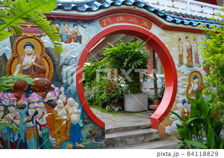 ペナン島極楽寺の通り抜けられる塀 84118829