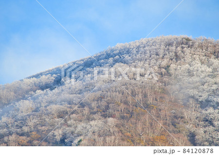 群馬県　赤城山の紅葉と樹氷 84120878