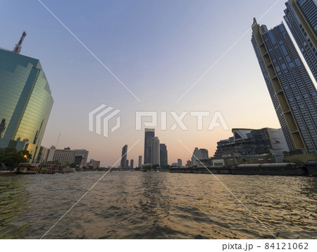 タイ・バンコク チャオプラヤー川 夕景 / Bangkok, Thailand 84121062
