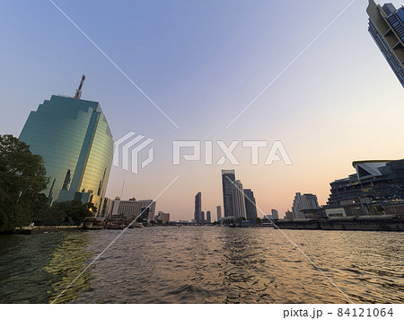 タイ・バンコク チャオプラヤー川 夕景 / Bangkok, Thailand タイ・バンコク チャオプラヤー川 夕景 / Bangkok, Thailand 84121064