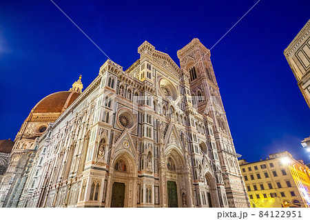 Duomo and Florence city downtown skyline cityscape of  Italy 84122951