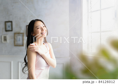 美しい女性　　美容　ビューティー 84126012