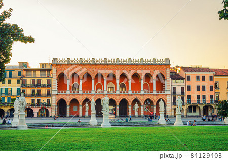 Padua cityscape with Palazzo Loggia Amulea palace neogothic style building and statues Padua cityscape with Palazzo Loggia Amulea palace neogothic style building and statues 84129403