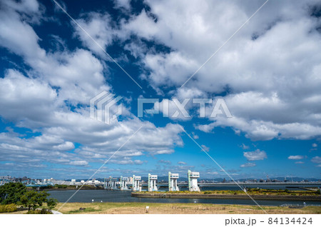 淀川河川公園長柄地区から見た淀川大堰 淀川河川公園長柄地区から見た淀川大堰 84134424