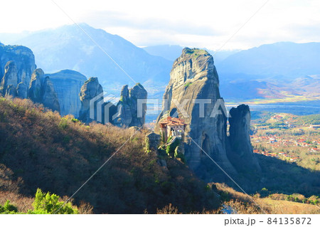 メテオラの奇岩群・修道院 84135872