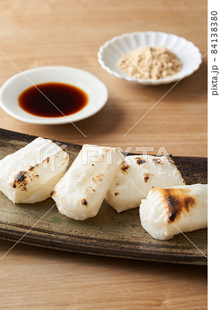 こんがり焼いた切り餅 84138380