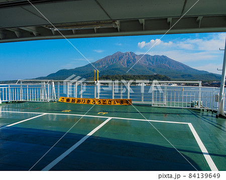 鹿児島・桜島フェリーより桜島 鹿児島・桜島フェリーより桜島 84139649