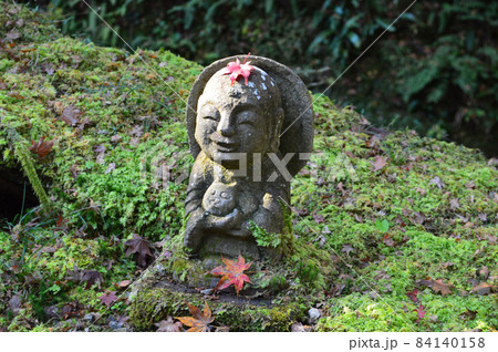 2021年錦秋の早朝に参拝した京都大原三千院の小さなお地蔵さんに癒される 84140158