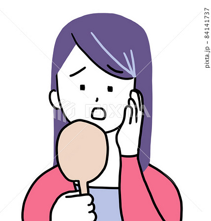 鏡を手に持ち、頬に手を当てて悩む女性 鏡を手に持ち、頬に手を当てて悩む女性 84141737