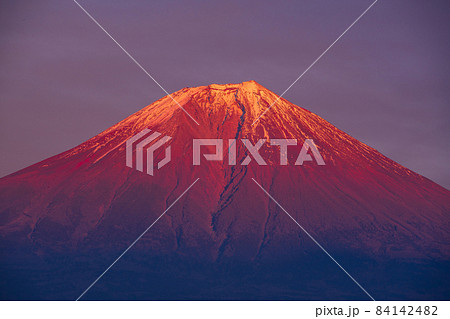 (静岡県)田貫湖から望む富士山 秋 夕景 (静岡県)田貫湖から望む富士山 秋 夕景 84142482