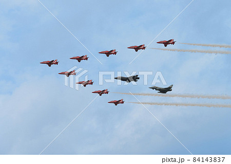 イギリス空軍「レッドアローズ」タイフーンFGR4&米海兵隊F-35BライトニングⅡ イギリス空軍「レッドアローズ」タイフーンFGR4&米海兵隊F-35BライトニングⅡ 84143837