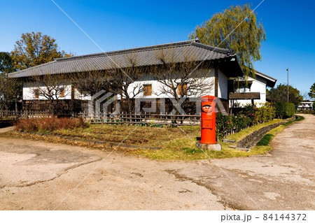 埼玉県富士見市　難波田城公園　鈴木家表門と郵便ポスト 84144372