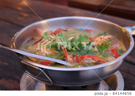 タイ料理 本場タイで食べるトムヤムクンはとても辛い タイ料理 本場タイで食べるトムヤムクンはとても辛い 84144656