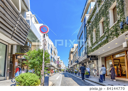 横浜の都市風景　横浜元町ショッピングストリート 84144770