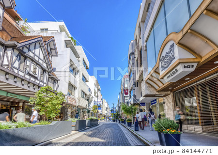 横浜の都市風景　横浜元町ショッピングストリート 84144771