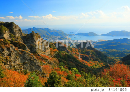 【香川県】晴天下の寒霞渓の紅葉 【香川県】晴天下の寒霞渓の紅葉 84144896