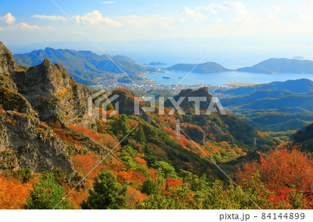 【香川県】晴天下の寒霞渓の紅葉 【香川県】晴天下の寒霞渓の紅葉 84144899