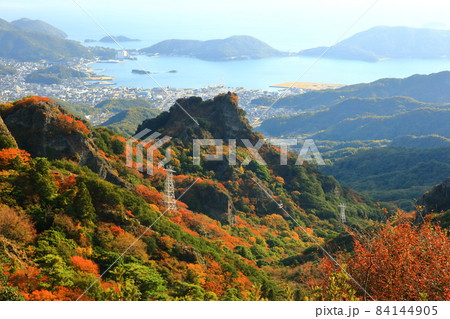 【香川県】晴天下の寒霞渓の紅葉 【香川県】晴天下の寒霞渓の紅葉 84144905