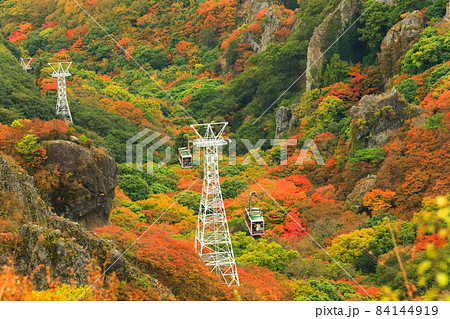 香川県 晴天下の寒霞渓の紅葉の写真素材