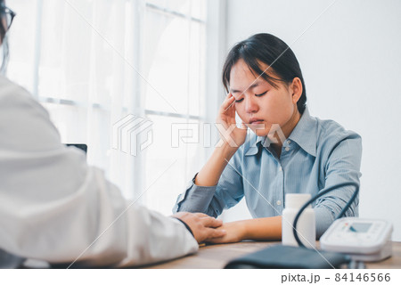 Patients suffering from depression come to consult a psychiatrist for advice and treatment guidelines. Patients suffering from depression come to consult a psychiatrist for advice and treatment guidelines. 84146566