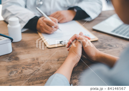 The doctor is discussing with the patient after a physical examination of the results and treatment The doctor is discussing with the patient after a physical examination of the results and treatment 84146567