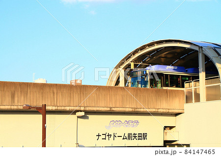 名古屋市、ゆとりーとラインの走る風景 84147465