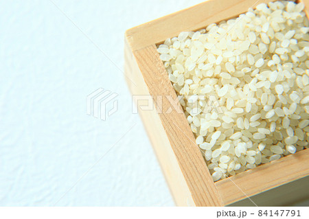 枡に入った7分づき米 84147791