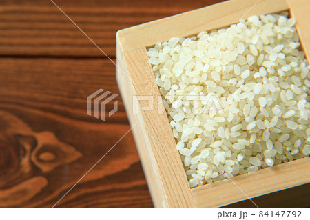 枡に入った7分づき米 84147792