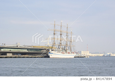 晩秋の異国情緒あふれる神奈川県横浜市中区横浜港（日本丸） 84147894