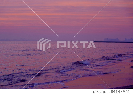 夕方の幕張の浜 84147974