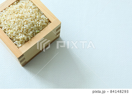 枡に入った5分づき米 84148293