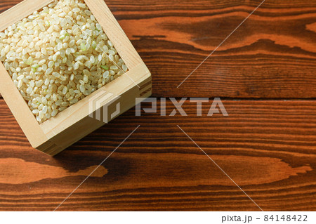 枡に入った3分づき米 84148422