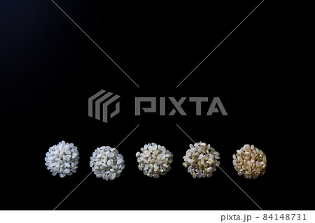 左から白米、7分、5分、3分、玄米の比較 84148731