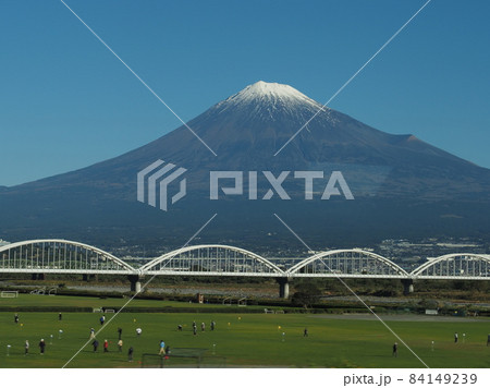 富士山 新幹線の車窓から 富士山 新幹線の車窓から 84149239