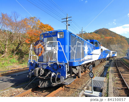 出雲板根駅に停車する奥出雲おろち号トロッコ列車 出雲板根駅に停車する奥出雲おろち号トロッコ列車 84150057