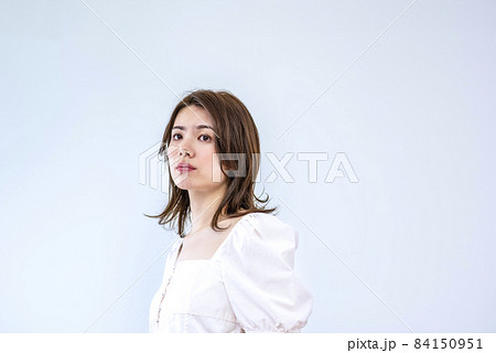 若い女性のポートレート 若い女性のポートレート 84150951