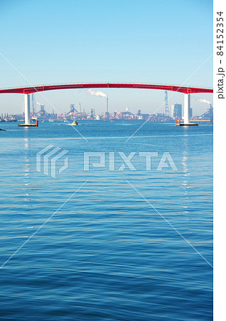 中の島大橋越しのコンビナート（千葉県木更津市） 84152354