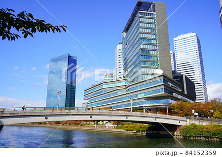 第二寝屋川沿いの読売テレビ本社とクリスタルタワーと大阪城新橋（大阪市中央区） 84152359