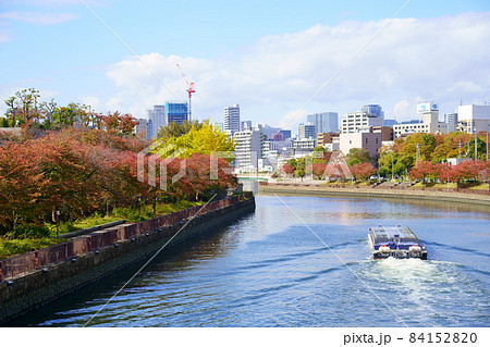 第二寝屋川を行く水上バス(大阪市中央区) 第二寝屋川を行く水上バス(大阪市中央区) 84152820
