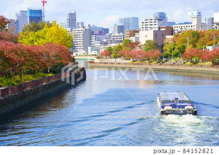 第二寝屋川を行く水上バス（大阪市中央区） 84152821