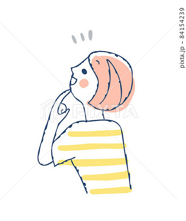 顎に指をあてて斜め上を見ている笑顔の女性 84154239