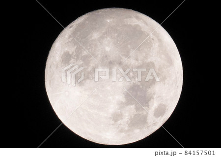 夜空の輝く満月 夜空の輝く満月 84157501