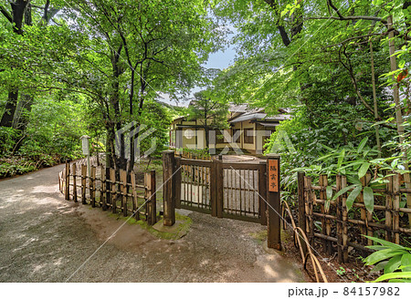 [東京・渋谷] 明治神宮御苑の隔雲亭の入口。 84157982