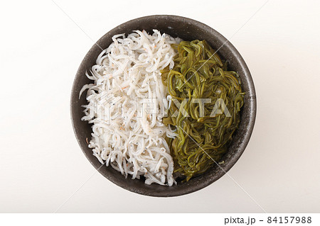 しらすめかぶ丼 84157988