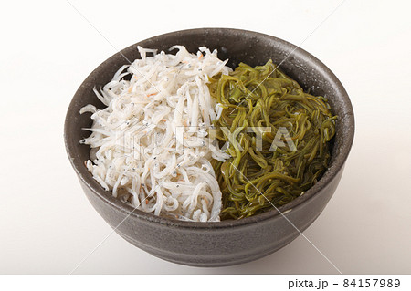 しらすめかぶ丼 84157989