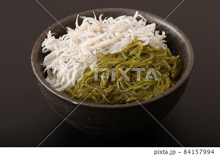 しらすめかぶ丼 84157994