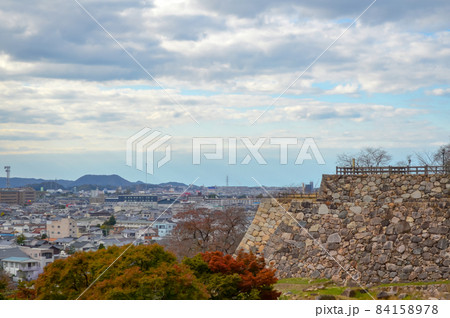 秋の鳥取城跡から見る町 秋の鳥取城跡から見る町 84158978